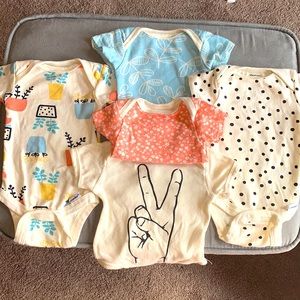 5 Pack Organic Newborn Onesies